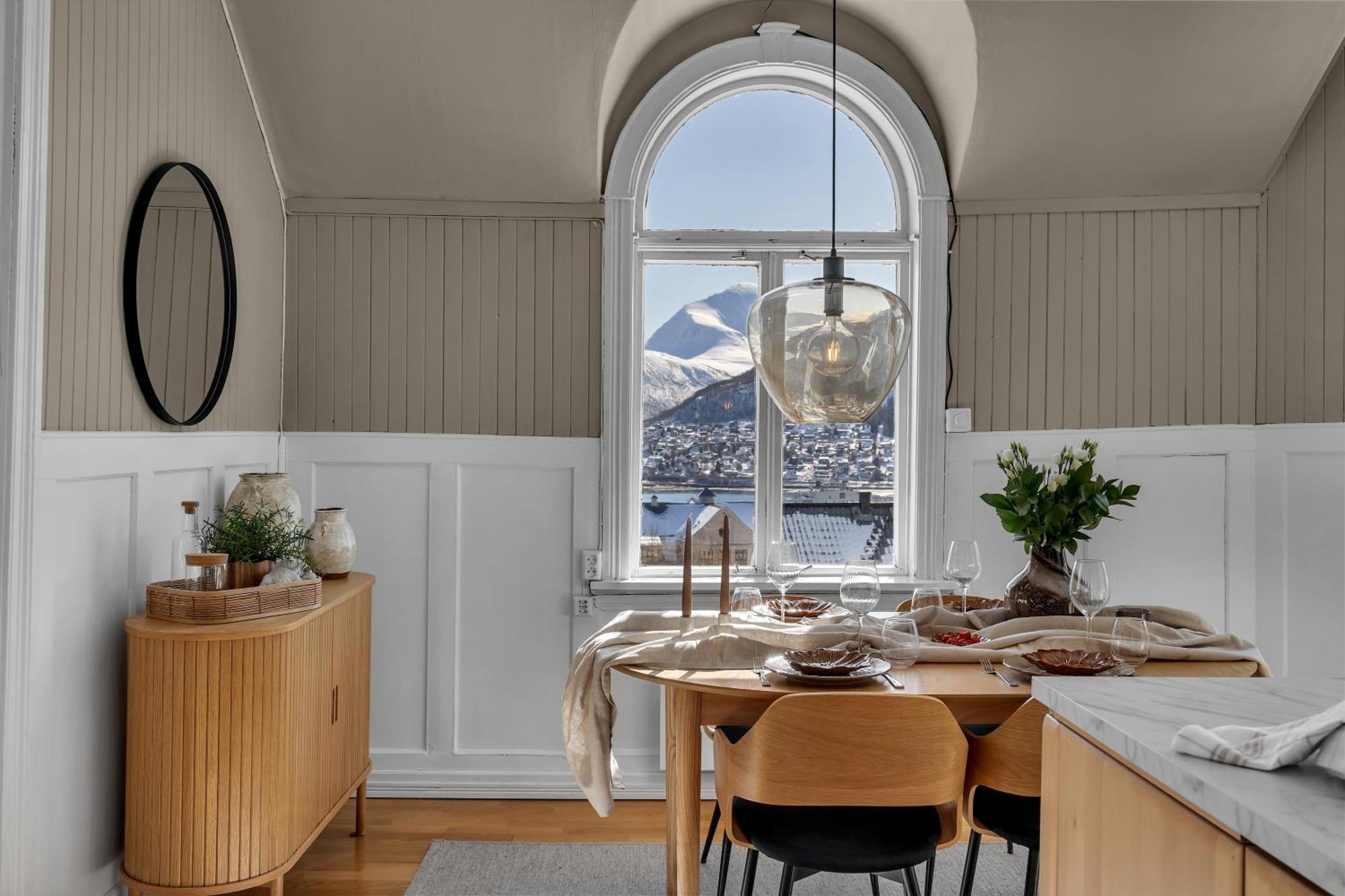 Lovely City Center Apartment With Amazing Views And Free Parking! Tromsø Exteriör bild