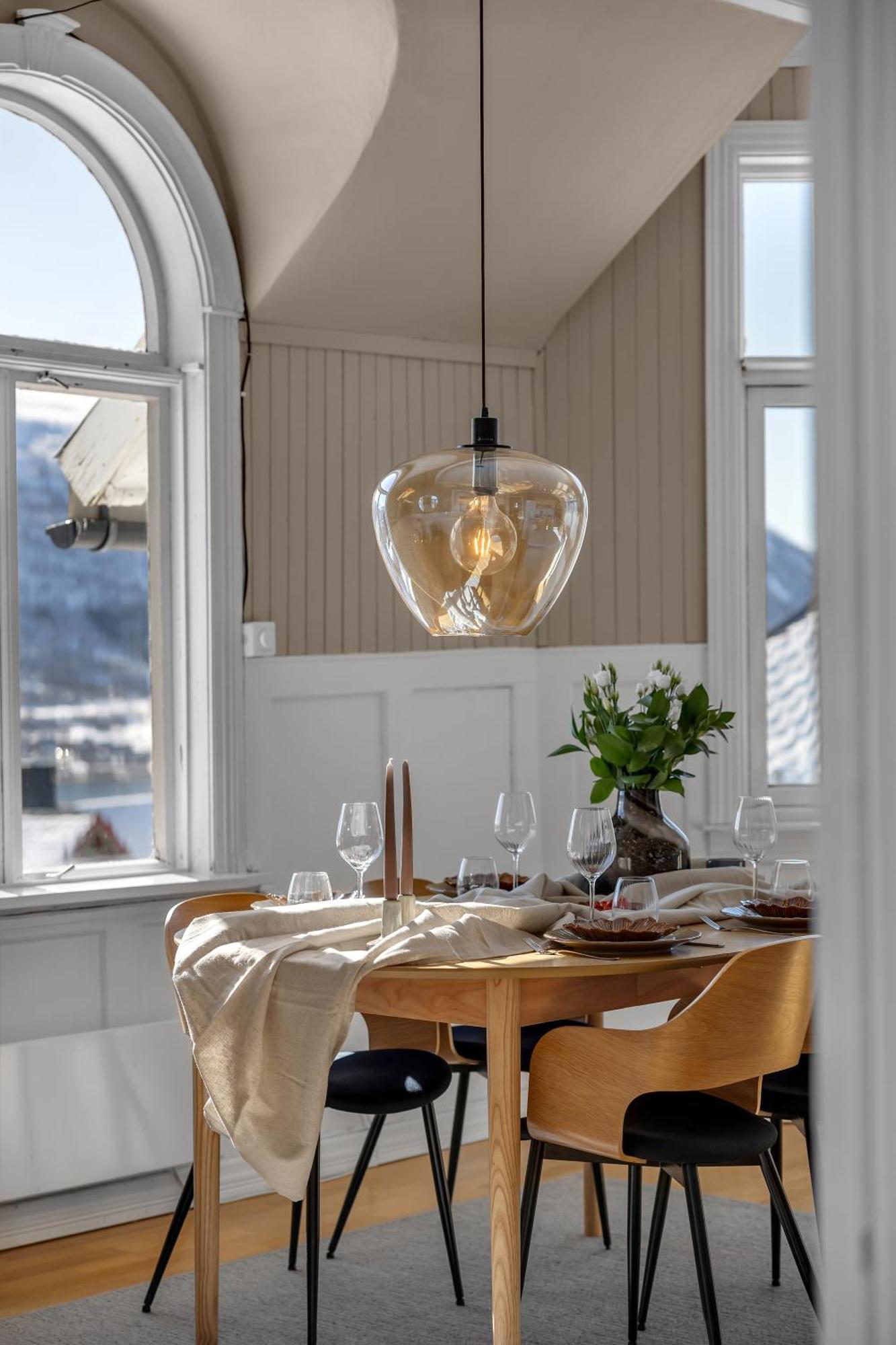 Lovely City Center Apartment With Amazing Views And Free Parking! Tromsø Exteriör bild