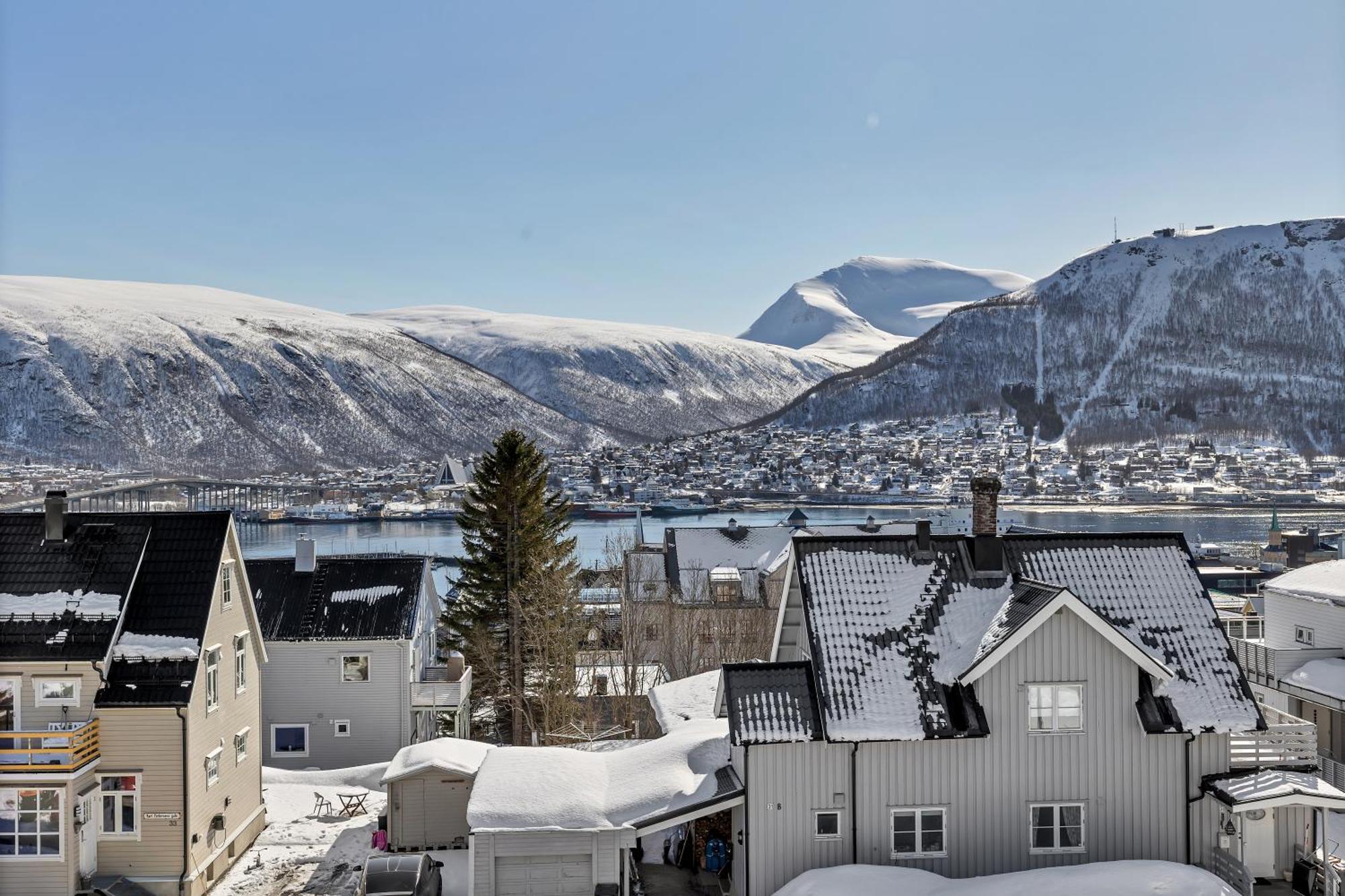 Lovely City Center Apartment With Amazing Views And Free Parking! Tromsø Exteriör bild
